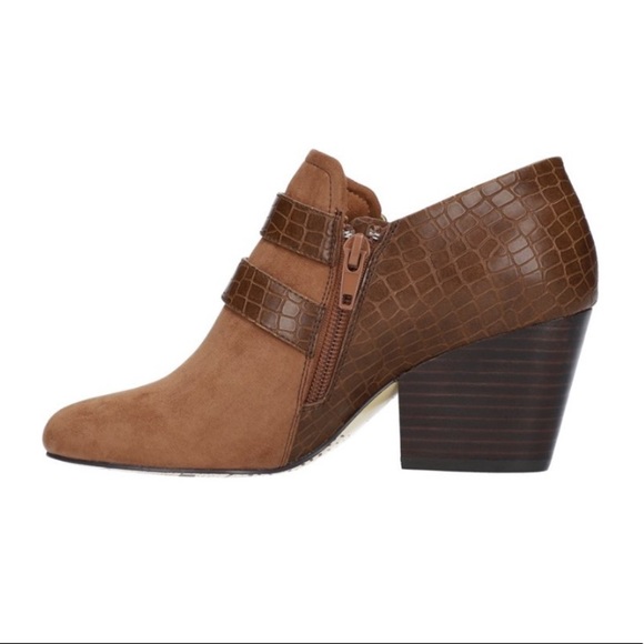 Bella Vita Thea Ankle Boots - Picture 3 of 14